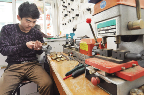 鲁础营乡开锁店为啥“牛号”频现 听开锁师傅讲什么锁最防盗